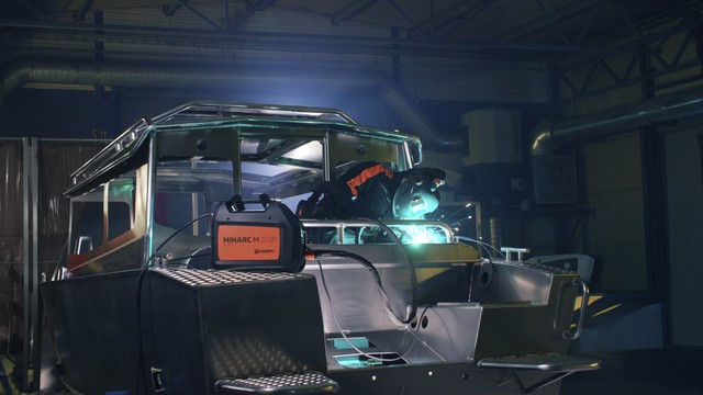 Svařování lodí Minarc M 223P AUTO