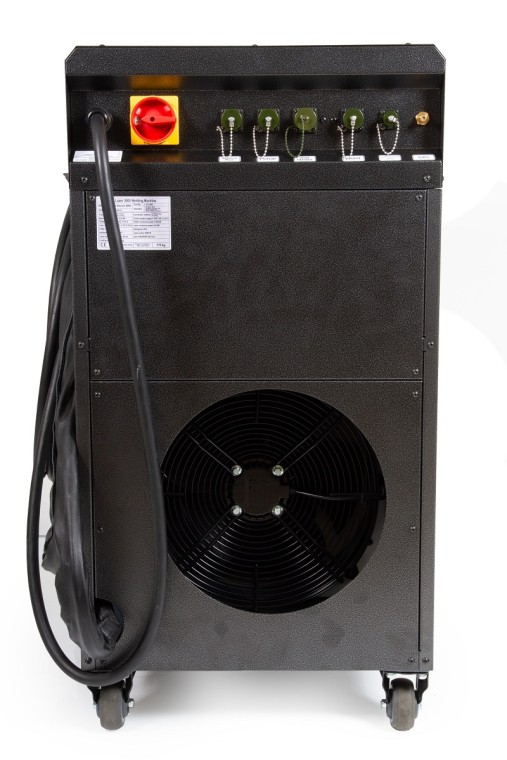Zdroj pohled ze zadu s velkým průměrem chladícího ventilátoru pro velké zatížení